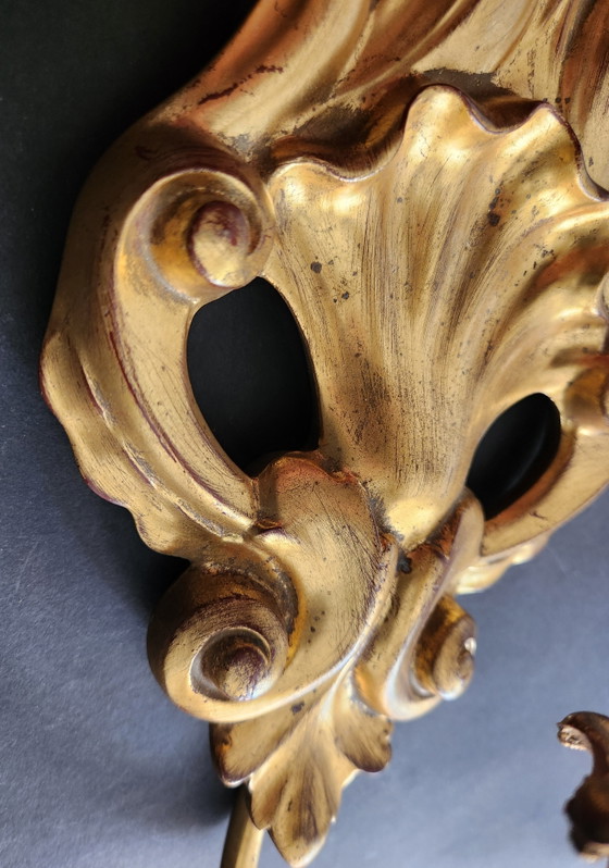 2 Louis XVI Neo-Classical Rocaille Wall Lamps with Gilded Carved Wood Appliqués, Handgeschnitzt, Frankreich (photo 14 of 15)