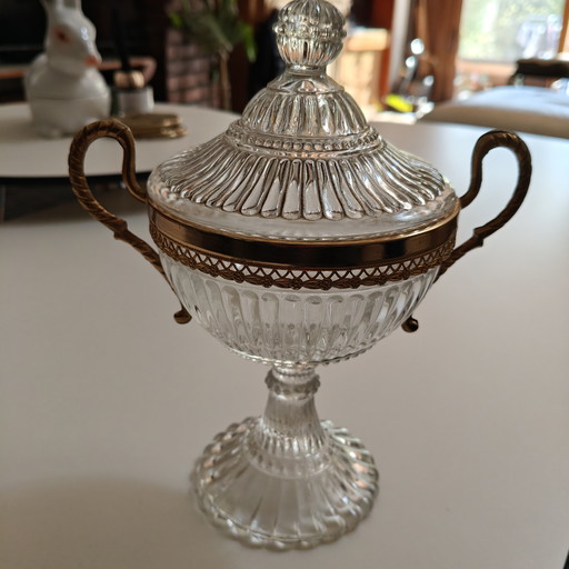 Elegante vintage glazen bonbonnière met messing details
