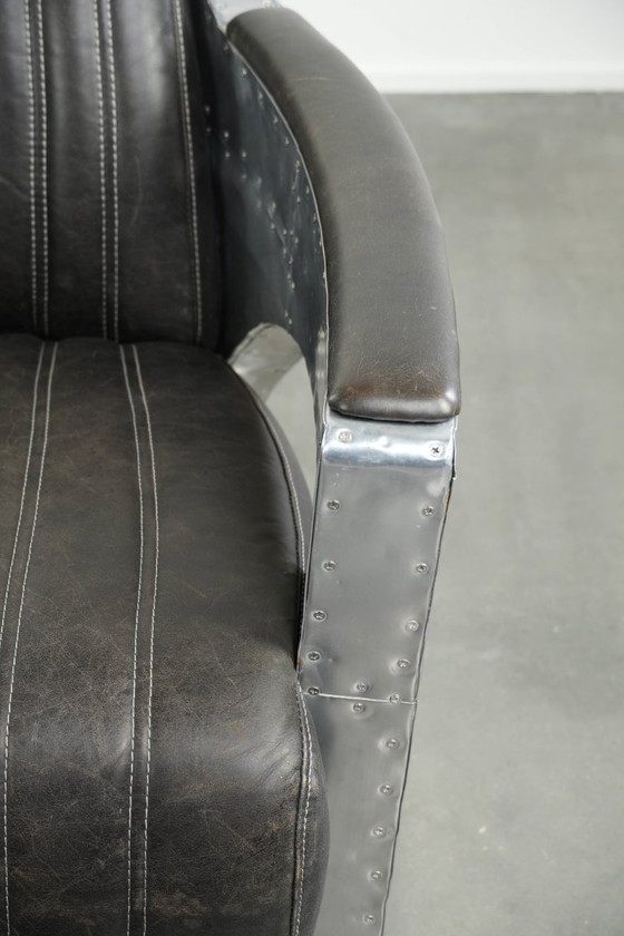 Image 1 of Fauteuil/robinet de style aviateur unique et confortable en cuir de vachette, finitions aluminium et rivets