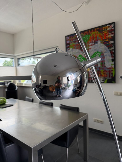 Hala Zeist - 696 - Design Space Age - Vintage - Lampada da terra con paralume cromato, base in alluminio (photo 2 of 11)