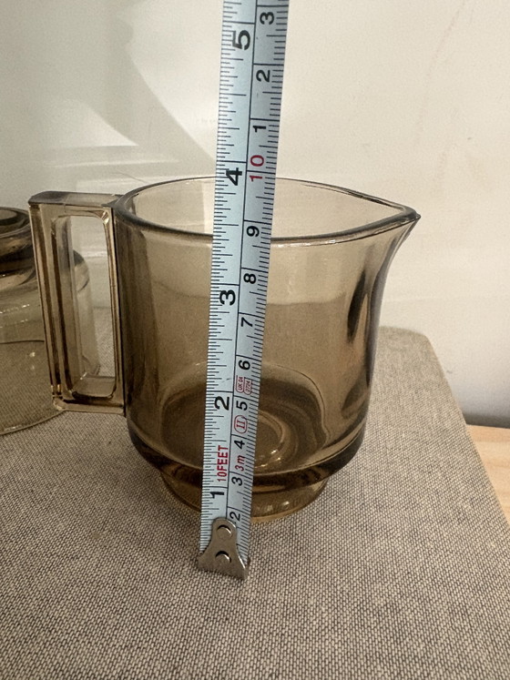 Image 1 of Jarra de leche y azucarero antiguos de Joe Colombo “Arno Italora”, de cristal ahumado.