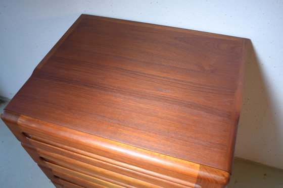 Image 1 of Commode danoise en teck, armoire vintage, pieds chromés