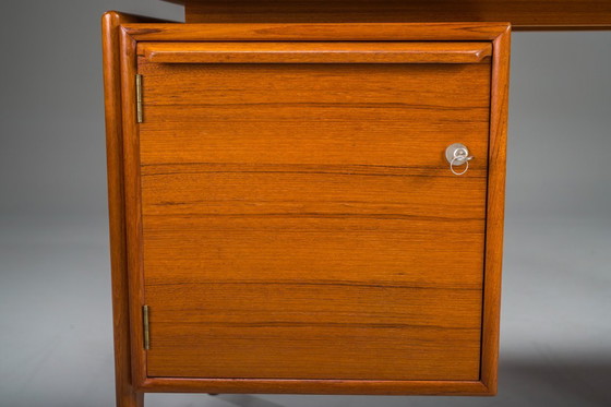 Image 1 of  Mid Century Modern Freistehender Teakholz-Schreibtisch von GV Møbler, 1960er Jahre