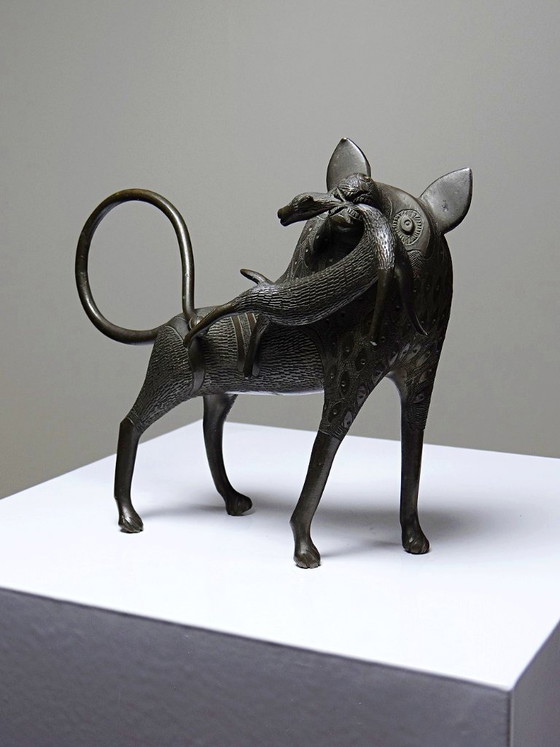 Image 1 of Leone di bronzo, iena, bestia del Benin Dahomey Cotonou vintage/antico