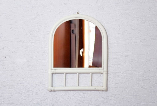 Specchio vintage in rattan bianco