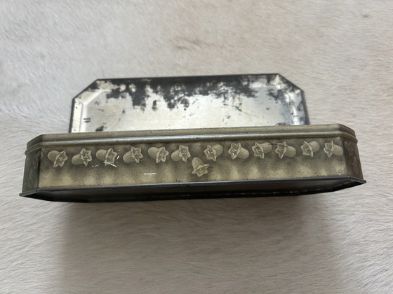 Lata de galletas CWS - Crumpsall y Cardiff, procedente de Inglaterra, ca. 1920-1930. – Objetos decorativos (photo 7 of 9)