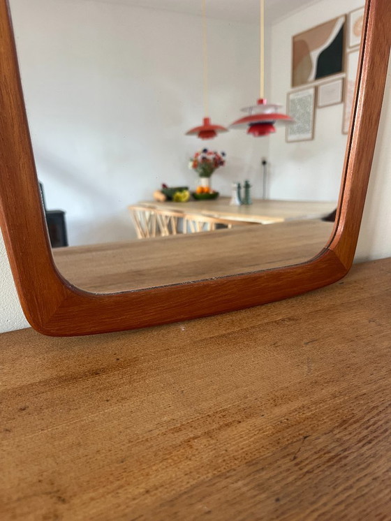 Image 1 of Vintage Deense teakhouten spiegel - prachtige randen - spiegel uit het midden van de vorige eeuw