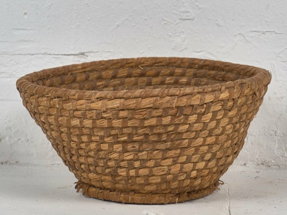 Decorative antique wicker basket (c.1930) #2 – Decorative Objects (photo 2 of 9)
