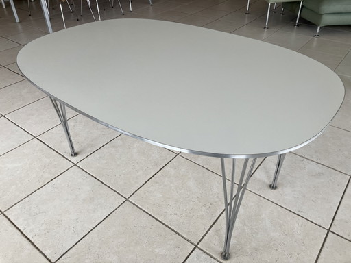 Fritz Hansen Superellipse eettafel