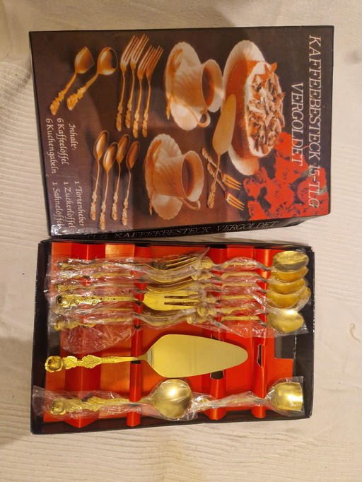 Bellissimo set di posate color oro da 15 pezzi