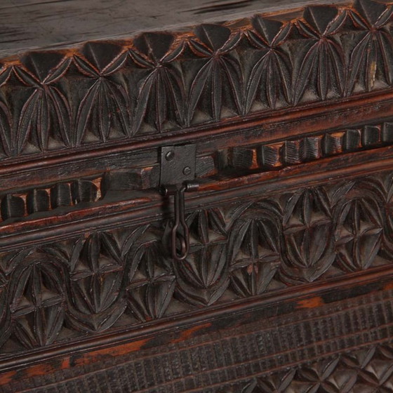 Image 1 of Grand coffre afghan, travail du début du XXe siècle