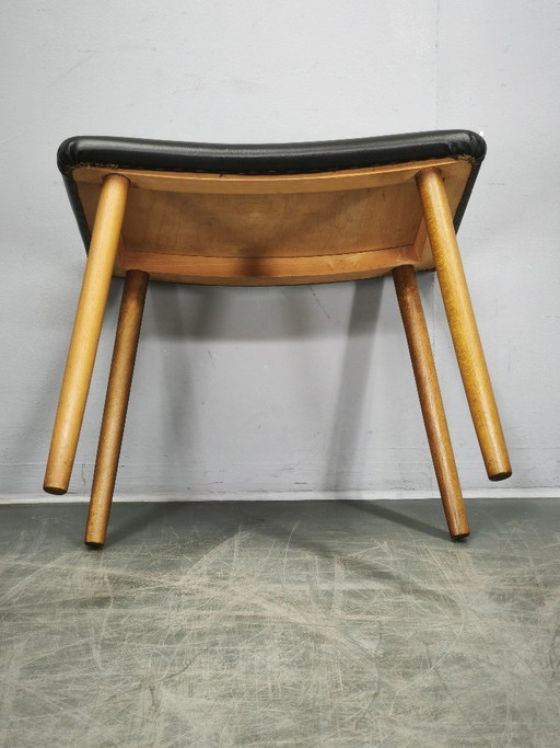Dänischer moderner Hocker aus Buchenholz mit schwarzem Vinylsitz, 1960er Jahre