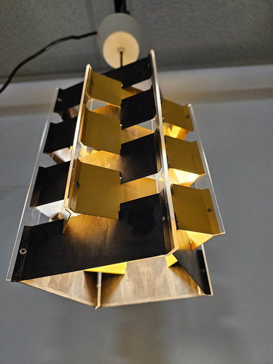 Image 1 of Lampada a sospensione cubista in plastica e metaa di l J. Hoogervorst per Anvia Almelo, anni '70
Stato: