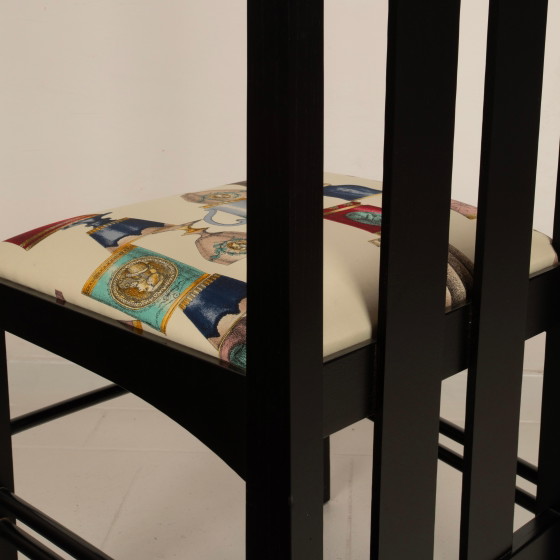 Chaise High Ingram Postmoderne Charles R. Mackintosh avec Tissu Fornasetti Alivar (photo 14 of 27)