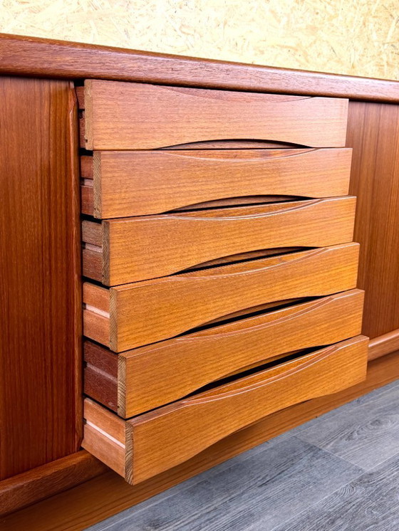 Image 1 of Dressoir/ladekast van teakhout uit de jaren 60/70 van Dyrlund, gemaakt in Denemarken.