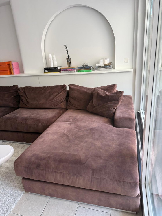 Geräumiges Ecksofa aus schokoladenbraunem Samt mit Chaiselongue – 3-5 Sitzer Sofas, Velvet, Plastic (photo 4 of 10)