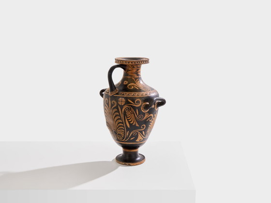 Terrakotta-Hydria, bemalt von Primato, Süditalien, ca. 330 v. Chr., Vasen, Keramik, Schwarz, Classicisme (Foto 4 von 13)