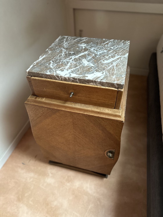 Image 1 of Origineel houten art deco nachtkastje voorzien van marmeren blad