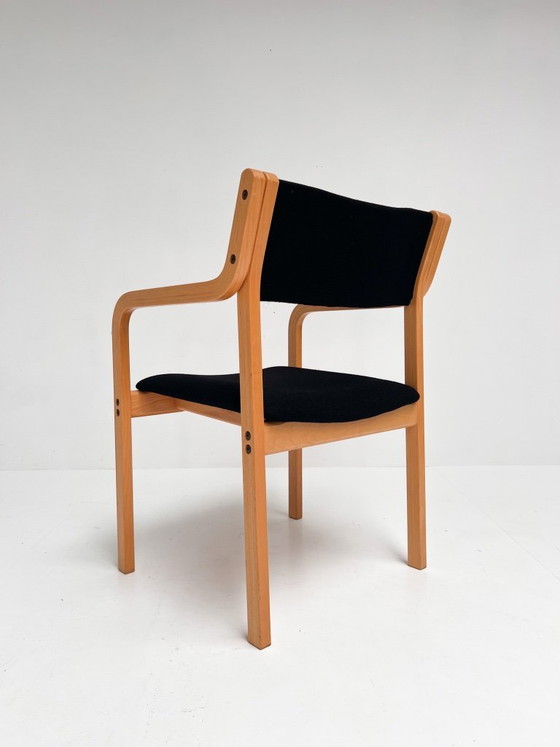 Image 1 of Ensemble de 8 chaises de design scandinave par PO Korhonen, années 1980