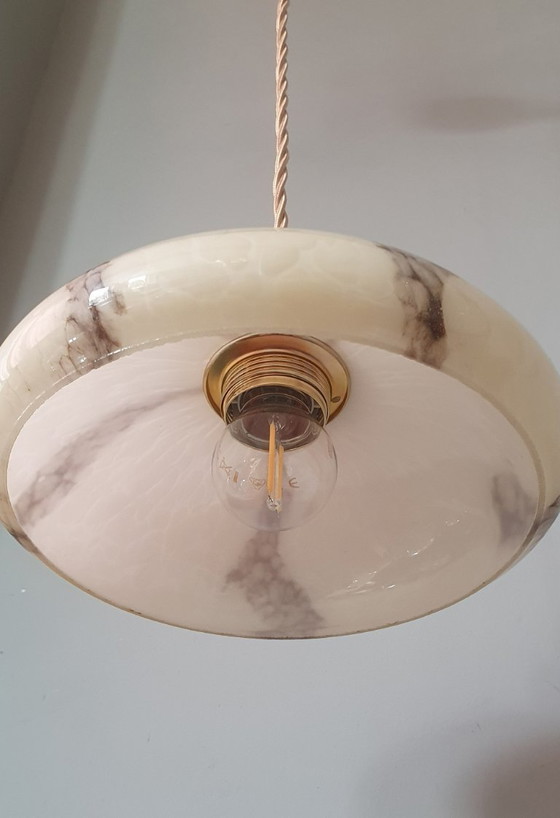 Image 1 of Lampada a sospensione vintage in vetro opalino effetto marmo, in stile Art Déco.