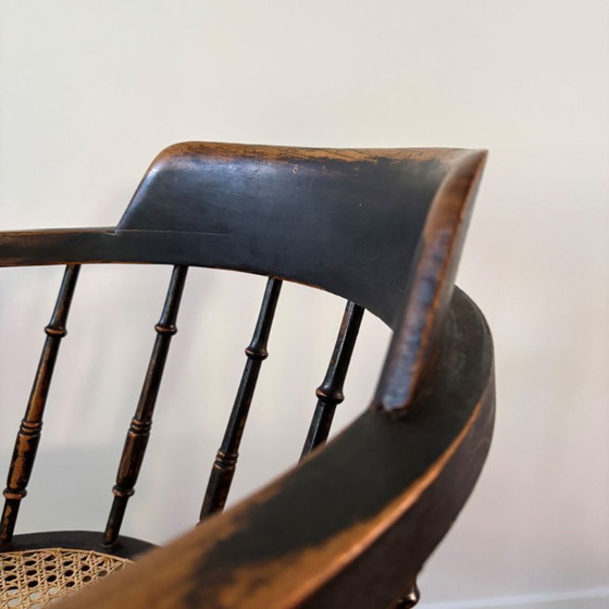 Image 1 of Sillón antiguo estilo Windsor, colección TU Delft, Países Bajos, 1880.