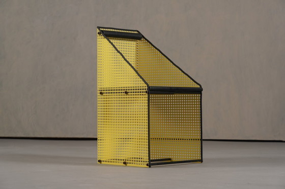 Image 1 of Chaise Memphis vintage en métal jaune, par Peter Preller, Allemagne, années 1980