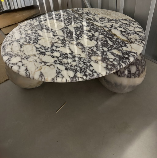 Viola Calacatta round marble coffee table