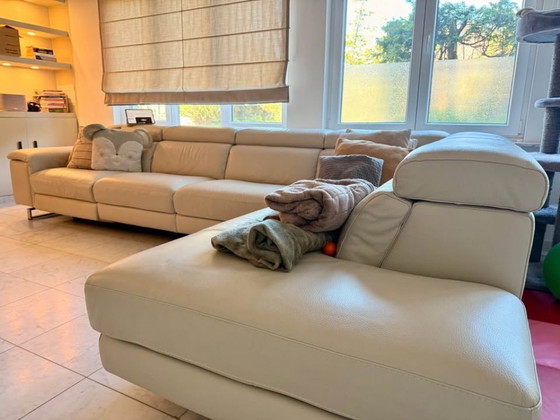 Image 1 of Superb leather corner sofa with electric recliner