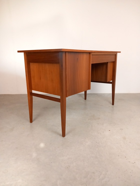 Image 1 of Escritorio de teca de diseño danés de los años 60 y 70 | Mediados de siglo