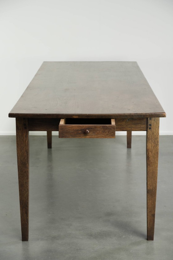Beautiful French farmhouse dining table from early/mid-19th century, solid oak with 2 drawers – Wood (photo 4 of 12)