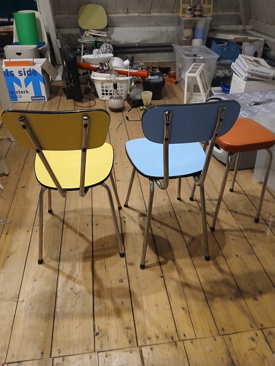 Image 1 of Formica-Möbel, 2 Stühle und 1 Hocker, Primärfarben