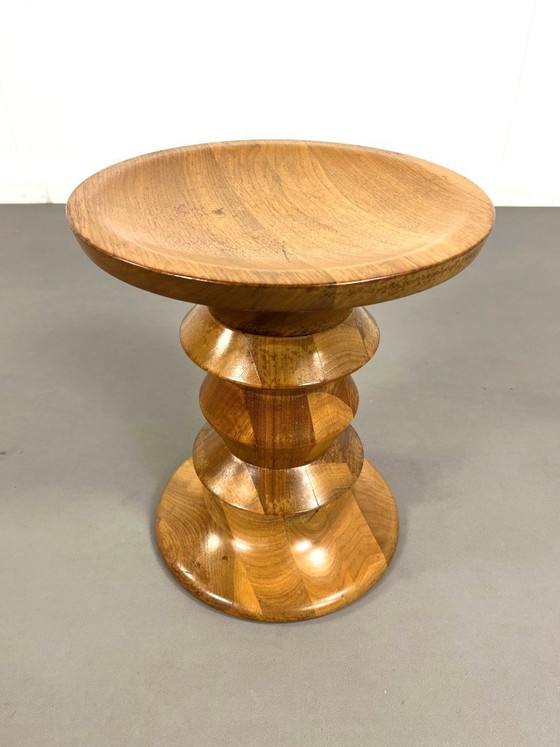 Image 1 of Sgabello modello A in noce, prodotto nei primi anni '90 da Ray & Charles Eames per Vitra.