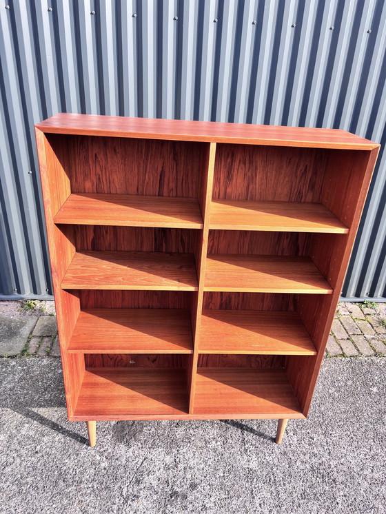 Image 1 of boekenkast vintage en teck