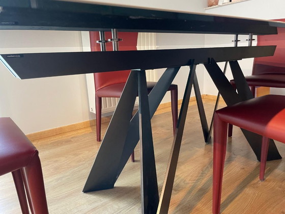 Roche Bobois Cigale – Tavolo 180 × 100 cm + 4 Sedie Sara; Design: Andrea Casati – Tavoli da pranzo, Leather (photo 10 of 11)