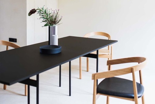 Dining table FÉST "Nude" from the "Nude dining tables" series - all-black execution