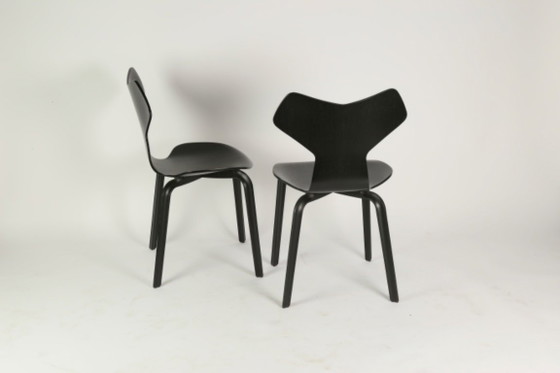 6 x Fritz Hansen, Grand Prix-ontwerp van Arne Jacobsen – Eetkamerstoelen, Wood (photo 3 of 7)