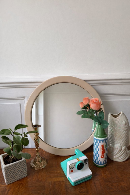 Espejo redondo de plástico beige de los años 70