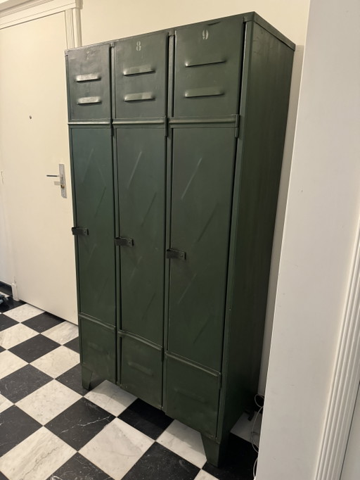 Armadietto verde vintage