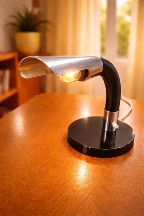Image 1 of Set van twee vintage Goffredo Reggiani G22 tafellampen – Gemaakt in Italië, modernistisch design, zwart en chroom, origineel.
