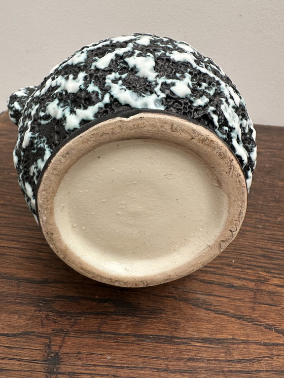 Image 1 of Vase à Oreilles Fat Lava Intérieur rouge - Attribué Vallauris H 21 cm