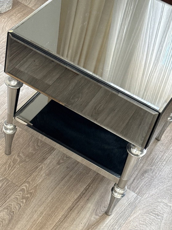 Image 1 of Table de chevet de luxe en véritable verre miroir
