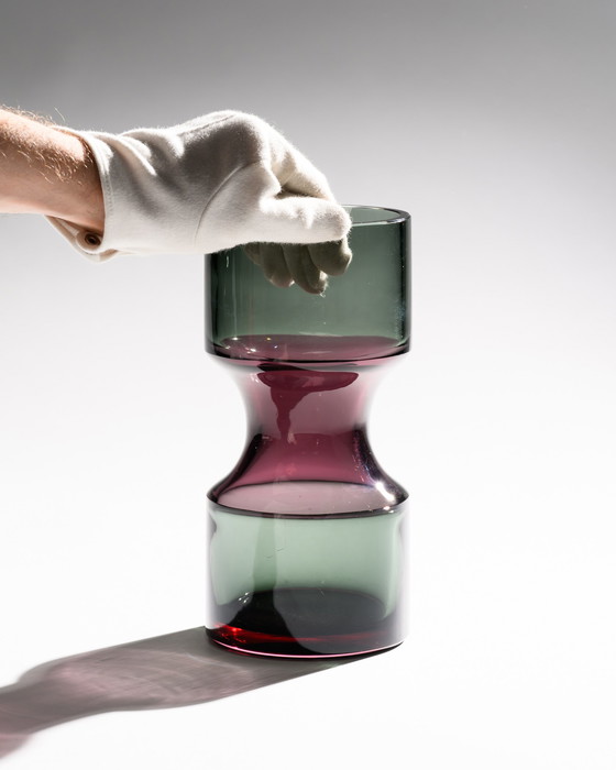 Image 1 of Zeldzame glazen vaas van Tapio Wirkkala Rosenthal met sculpturaal ontwerp, model 2515, gesigneerd.