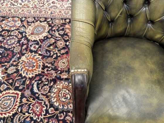 Sedia da ufficio Chesterfield Director Chair inglese verde – Sedie da ufficio, Leather, Metal (photo 7 of 9)