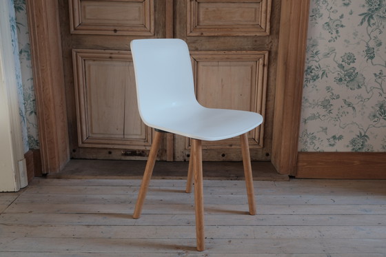 Image 1 of Vitra HAL Wood stoelen - set van 4 - wit/eiken
