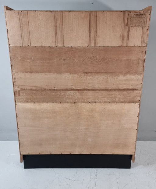 Vitrina vintage de Tatra, años 70