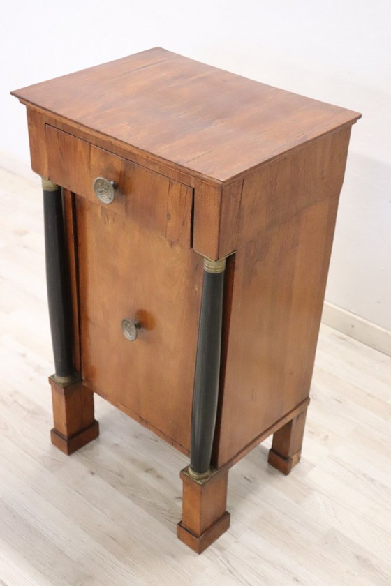 Image 1 of Antico comodino in noce, Italia, inizio XIX secolo