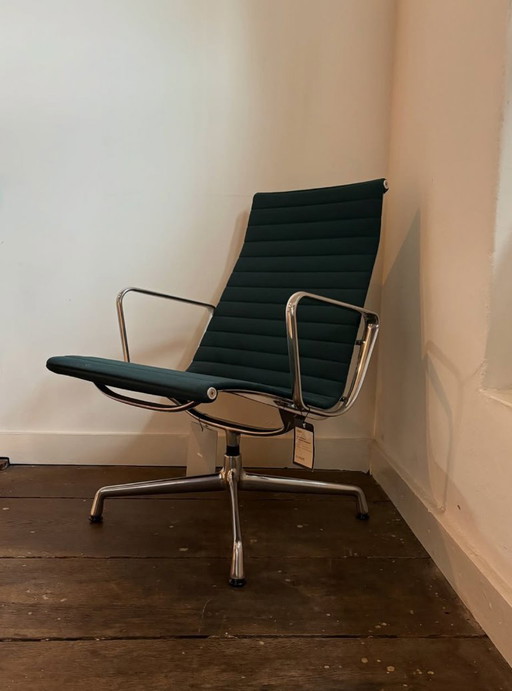 Sillón de aluminio Vitra EA115 - modelo de exposición