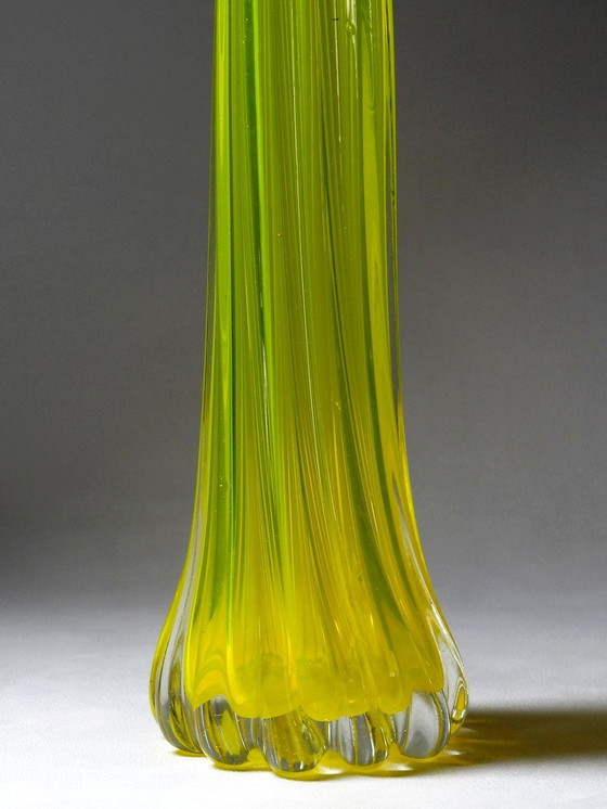 Image 1 of Grand Vase Bourgeon Verre De Murano Jaune Vintage Années 60