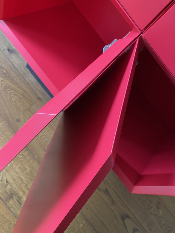 Image 1 of Mueble estilo Memphis 4 bloques rojos sueltos 40x40x40 cm