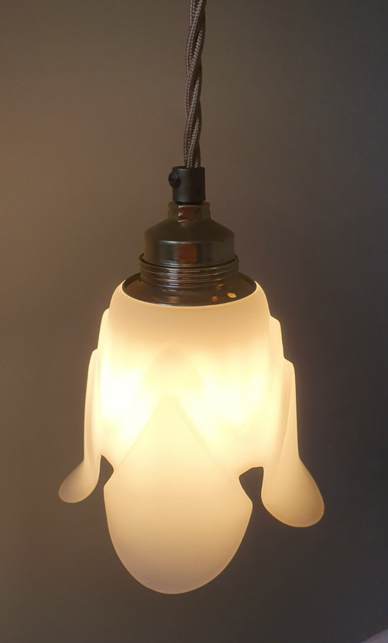 Image 1 of White glass Art Deco lampshade. White frosted glass with a beautiful floral design.